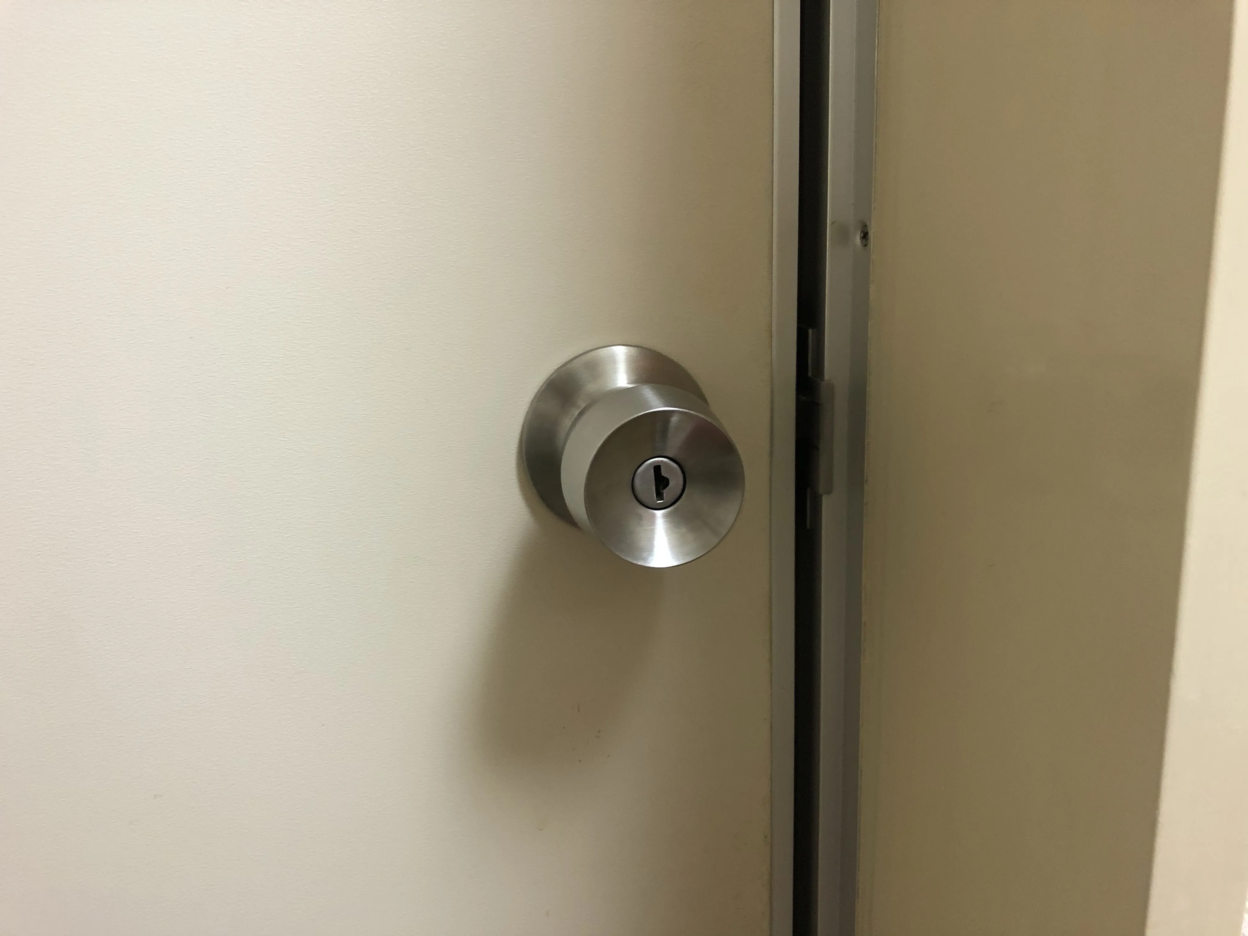 トイレの鍵が開かない時は「鍵当番さん」へ！