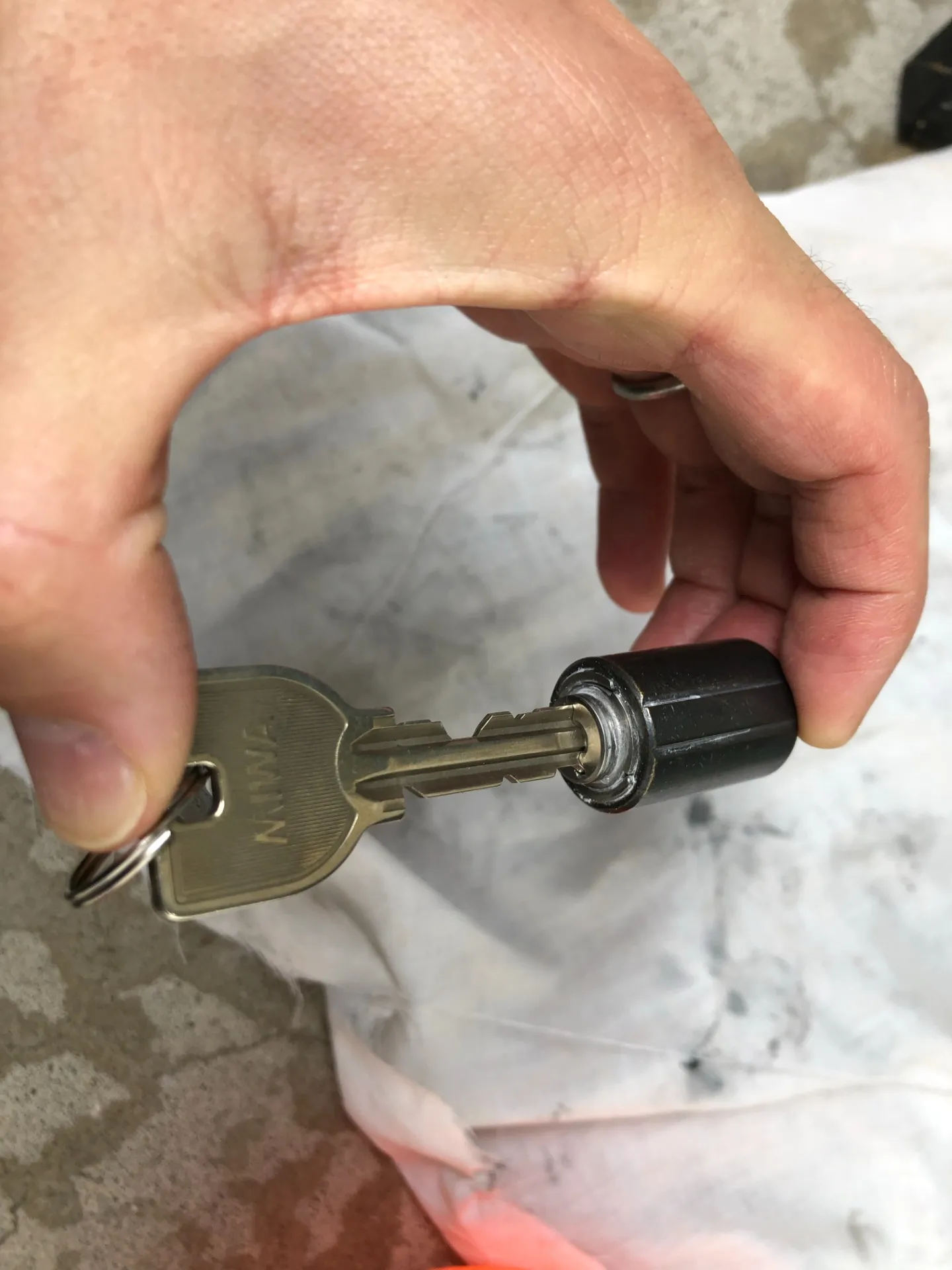 東区唐原で鍵穴の異物除去を頼むなら「鍵当番さん」へ！！