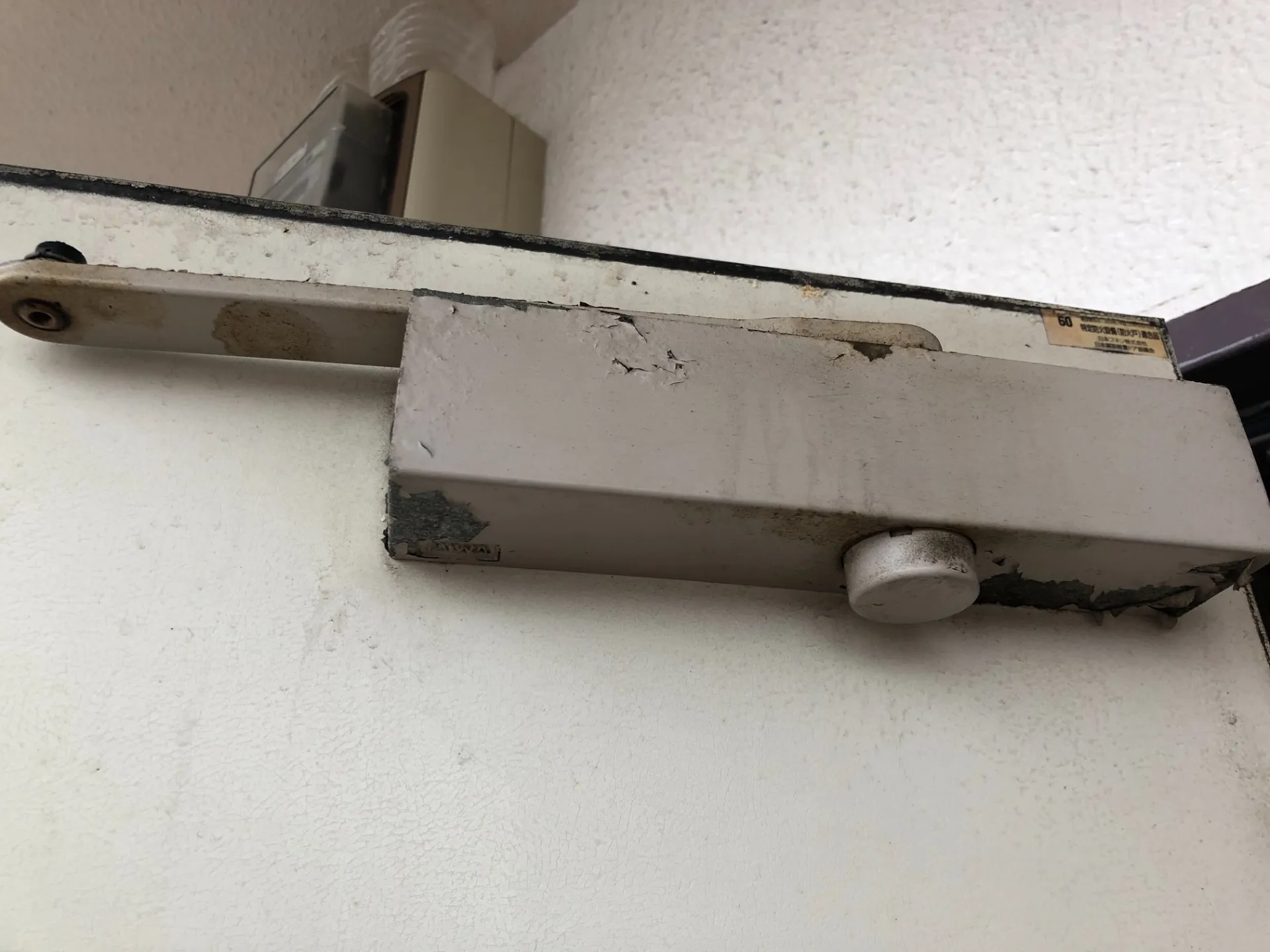 福岡市南区でドアクローザーの修理交換を頼むなら「鍵当番さん」へ